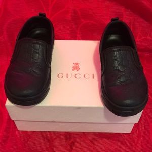 Unisex Deep dark blue Gucci shoes with box
